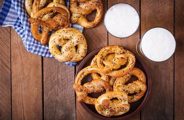 Soft-Pretzels-With-Dip-on-the-Side