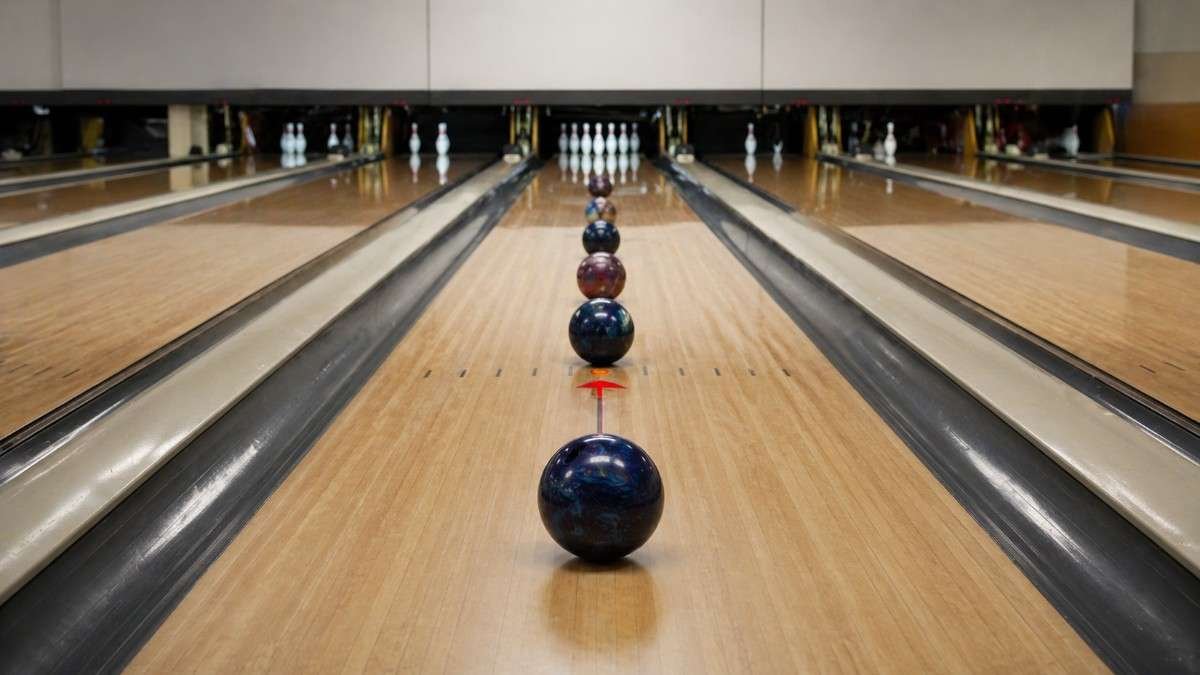 Stay In The Bowling Slot